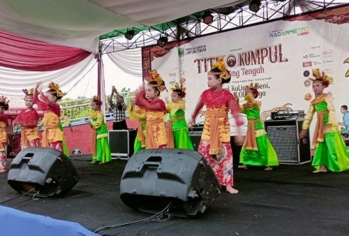 Tari Cilik Lampung Tengah Memukau Pengunjung Festival Kuliner Titik Kumpul 2025