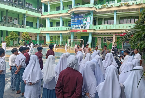 Sambangi Sekolah, Polsek Metro Pusat Gencarkan Pembinaan FKPM dan Literasi Digital Gen Z