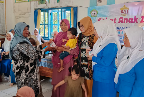 Wujudkan Zero Stunting, IKWI Kota Metro Salurkan Bantuan di Posyandu Nusa Indah 