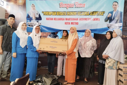 Dukung Usaha Rumahan, IKWI Metro Beri Bantuan Alat Memasak ke 7 PEKKA