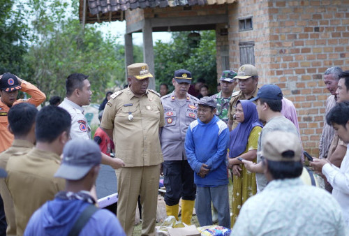 Tinjau Lokasi Bencana Angin Puting Beliung, I Komang Koheri Pastikan Rehabilitasi Rumah Korban Segera Dilakukan