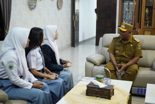 Plt. Bupati Lampung Tengah Beri Motivasi Tiga Siswi Peserta Lomba Duta Anti Narkotika Nasional