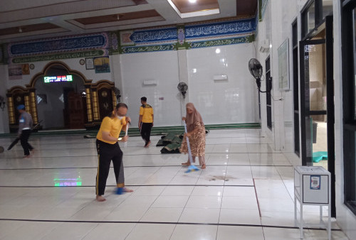 Sambut Hari Bhayangkara ke-80, Polres Mesuji Bersihkan Tempat Ibadah