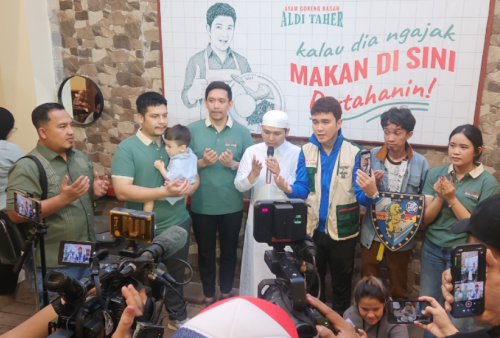 Aldi Taher Resmi Buka Cabang Kedua Ayam Goreng Basah di Cempaka Putih Jakarta