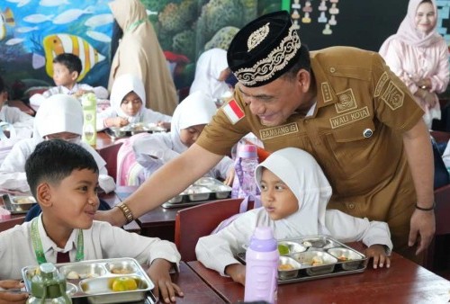 Walikota Metro Awasi Langsung Kualitas Gizi Program Makan Gratis Siswa