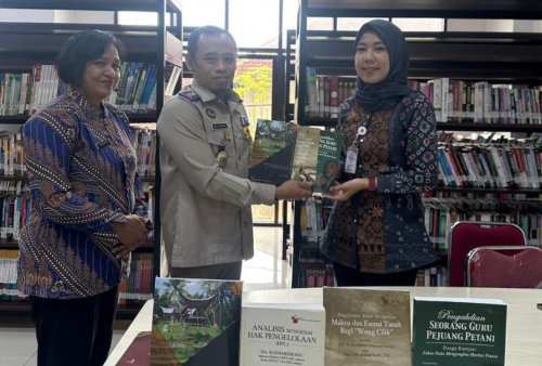 Dukung Literasi Perpustakaan Daerah, Kepala Kantor Kementerian ATR/BPN Mesuji Berbagi Buku 
