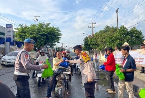 Ratusan Takjil Dibagikan Polres Metro, Wujudkan Ramadan Penuh Berkah