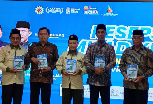 Milad ke-18 RSUM Metro, Launching Buku Sejarah & Beri Penghargaan Pegawai Masa Bakti 10 Tahun