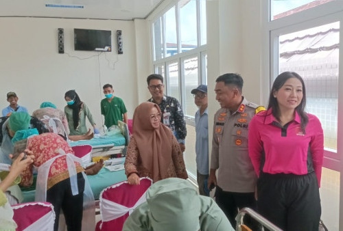 HUT Ke-17 Mesuji, Bupati dan Kapolres Mesuji Buka Kegiatan Sunat Massal