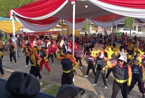 Diikuti Ratusan Peserta, Zumba Aerobik Meriahkan Festival Kuliner 'Titik Kumpul 2025' di Lampung Tengah