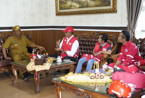 Plt. Bupati Lampung Tengah Lepas Relawan PMI untuk Bantu Korban Bencana di Sumatera