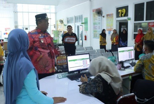 Sidak Puskesmas Punggur, Wabup I Komang Koheri Soroti Kedisiplinan Pegawai