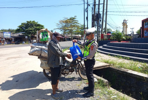 Tasi Berkah Satlantas Polres Mesuji, Bagikan Sembako untuk Warga Kurang Mampu