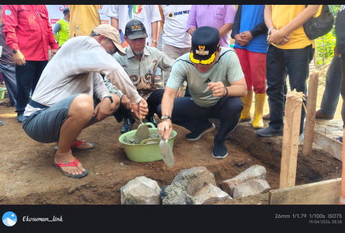Wali Kota Metro Bersama PDM Metro Lakukan Peletakan Batu Pertama Rumah Layak Huni di Rejomulyo