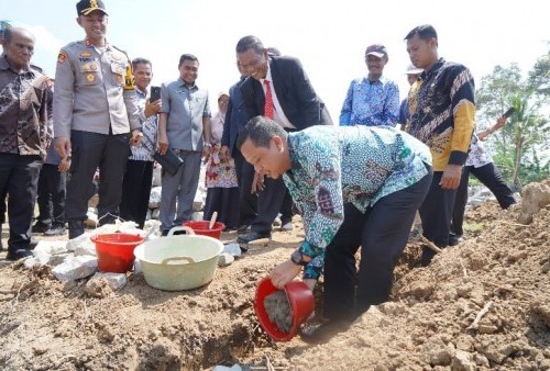 Peletakan Batu Pertama Gereja HKBP oleh Bupati Riyanto, Wujud Kerukunan dan Sinergi di Pringsewu