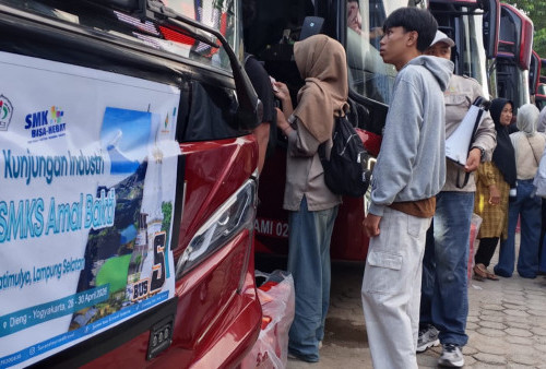 SMK Amal Bakti Jatimulyo Gelar Kunjungan Industri ke Jawa Tengah 