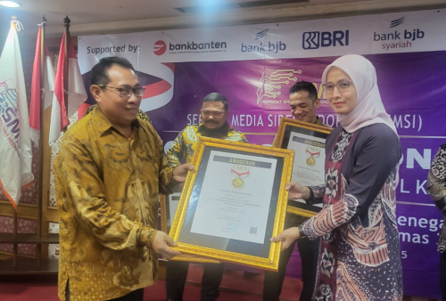 Kajari Lampung Selatan Afni Carolina Raih Anugerah Sahabat Media dari SMSI Pusat