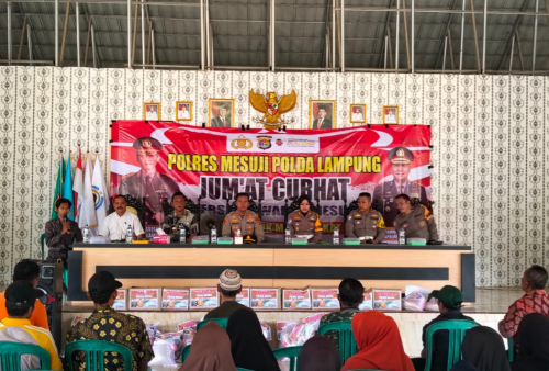 Sat Lantas Polres Mesuji dan Polsek Way Serdang Gelar Jumat Curhat, Bagikan 30 Paket Sembako 