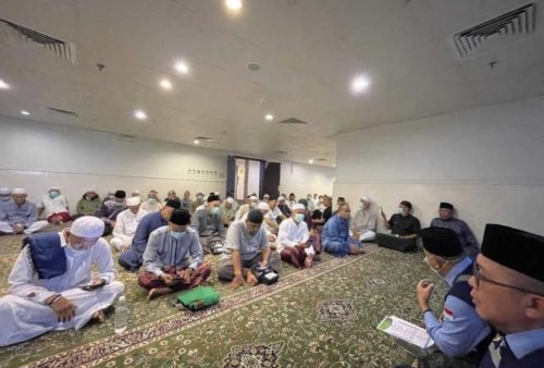Wali Kota Metro Sambut Kedatangan Jemaah Haji Kloter 28 di Masjid Taqwa