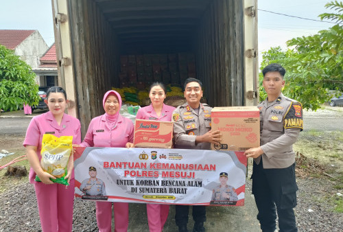 Polres Mesuji Kirim Ratusan Paket Logistik untuk Warga Terdampak Bencana di Sumbar