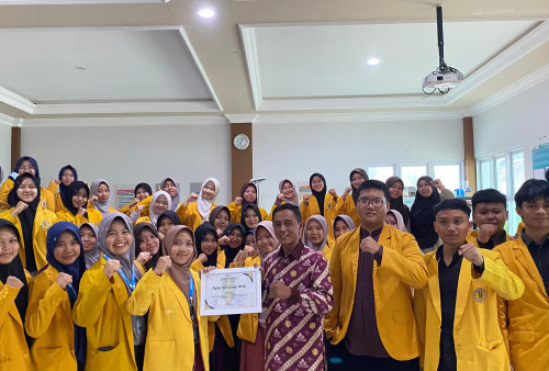 Seminar Digital Newsroom di SMA At-Tanwir, Cetak Jurnalis Kompeten di Era Digital