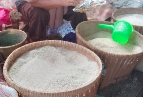 Harga Terpantau Stabil, Pedagang Pasar Purbolinggo Optimistis Penjualan Sembako Naik Jelang Idul Adha 2025
