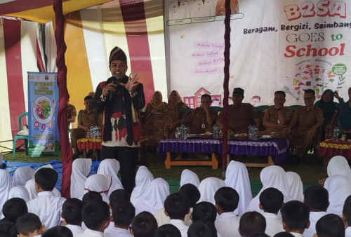 Dongeng Si Ucil, Jarwo Songha Ajak Siswa SDN 52 Krui Kenali Pola Makan Bergizi