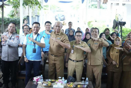 PLN Beri Sambungan Listrik Gratis untuk 12 Rumah Warga Pra Sejahtera di Metro