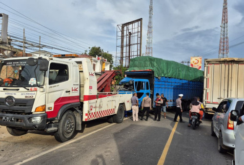 Satlantas Polres Mesuji Evakuasi 3 Kendaraan yang Terlibat Laka di Simpang Pematang