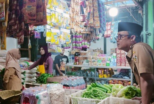 Sidak Pasar, Bupati Lamteng Pastikan Harga Bahan Pokok Stabil Selama Ramadhan