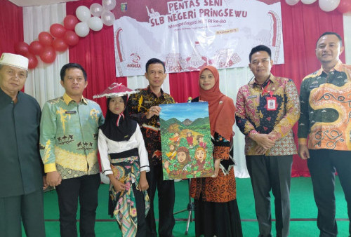 Pentas Seni SLBN: Rahayu Sri Astutik Tegaskan Keterbatasan Bukan Halangan Prestasi