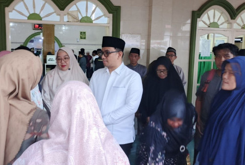 Baru Tanda Tangan Surat Penghargaan, Wakil Wali Kota Metro Salatkan Jenazah Hafizah Al-Qur’an