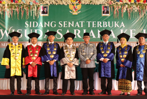 Bupati Ardito Hadiri Wisuda STIS Darusy Syafa’ah, Tegaskan Pentingnya Pendidikan Syariah