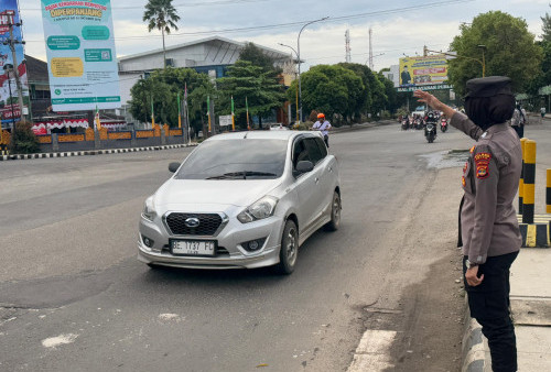Rayakan HUT ke-77, Polwan Polres Metro Turun ke Jalan Atur Lalu Lintas di Titik Padat Kota