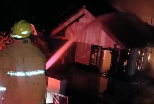 Si Jago Merah Lalap Rumah Warga Mulyojati, Diduga Korsleting MCB