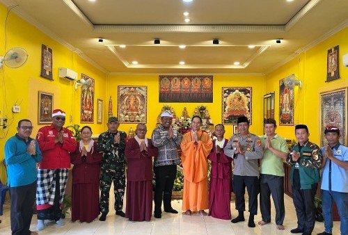 Wabup I Komang Koheri Hadiri Perayaan Trisuci Waisak di Seputih Raman