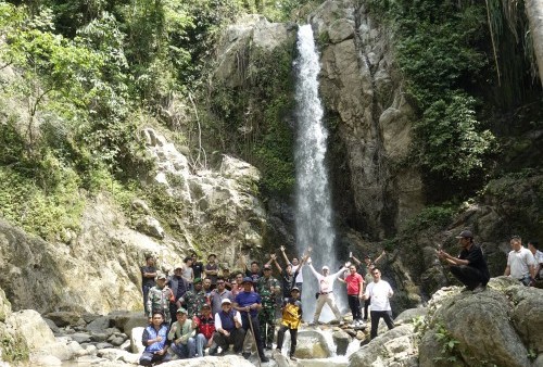 Bupati Ardito Kunjungi Destinasi Wisata Alam Curug Lestari di Lampung Tengah