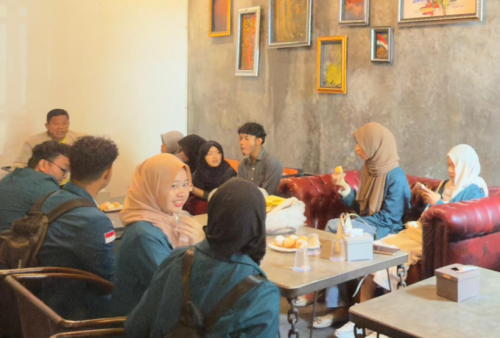 Belajar Jurnalistik, Mahasiswa UM Metro Kunjungi Redaksi Radar Metro