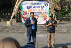 Menkeu Purbaya Kunjungi Pasar Ngasem, Dialog dengan UMKM dan Cicipi Kuliner Yogya