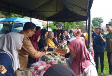 Ratusan Warga Serbu Operasi Pasar di Metro Barat, Cabai hingga Telur Dijual Harga Murah