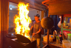 Nasi Goreng Kambing Mbah Tarjinah, Kuliner Malam Legendaris di Metro Timur