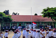 Semarak Hari Guru ke-80, SDN 2 Hargomulyo Adakan Upacara Bendera di Halaman Sekolah