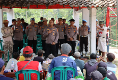 Jembatan Gantung Bumi Arum Pringsewu Rampung Diperbaiki, Kapolres dan 200 Warga Turun Tangan