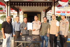 Dukung Kamtibmas, Tokoh Masyarakat Mesuji Serahkan 6 Pucuk Senjata Api Rakitan