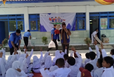 Pendongeng Asal Kota Metro Sukses Giat Literasi di SDN Dulang 4 Sampang