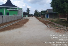 Kades Sugiono Komitmen Rampungkan Rabat Beton Seluruh Jalan Desa