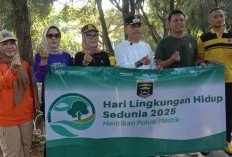 Wali Kota Metro Pimpin Aksi Bersih-Bersih Taman Merdeka dan Masjid Taqwa Sambut Hari Lingkungan Hidup Sedunia