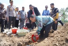Peletakan Batu Pertama Gereja HKBP oleh Bupati Riyanto, Wujud Kerukunan dan Sinergi di Pringsewu