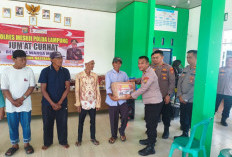Polres Mesuji Gelar Jumat Curhat di Desa Margo Jadi, Bagikan 25 Paket Sembako