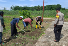 Wujud Kepedulian Polri, Polsek Dente Teladas Gelar Gotong Royong Bersama Warga
